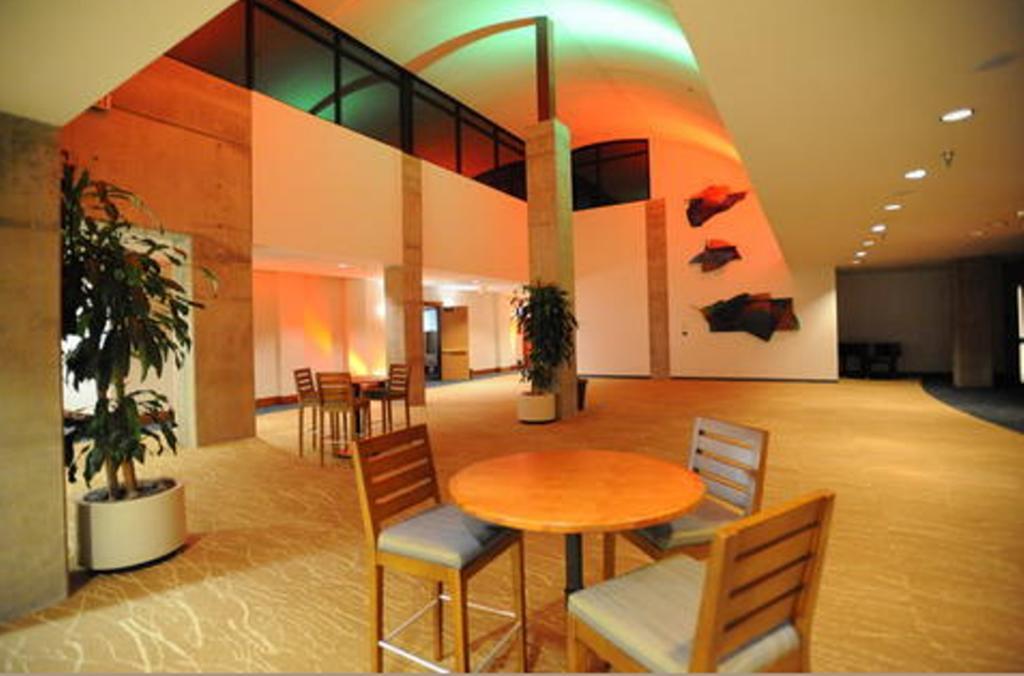 The National Conference Center Hotel Лийсбърг Екстериор снимка